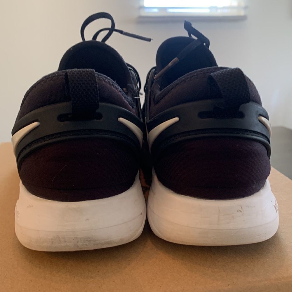 Nike Free Runs - Picture 6 of 11